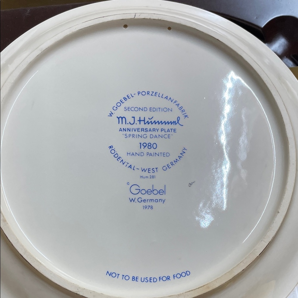 Hummel 1980 Collectable Anniversary Plate - Cream and Browne - Picture 6 of 8